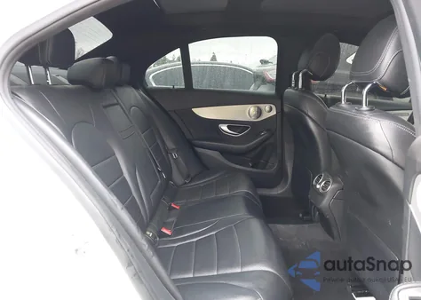 2018 Mercedes-Benz C 300 z USA, uszkodzony, nr VIN 55SWF4JB2JU266881